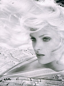 LeahDeWavrin-Flair-April2007-CamillaAkrans-04.jpg
