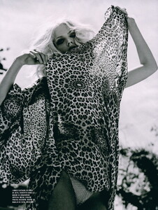 LeahDeWavrin-Flair-April2007-CamillaAkrans-05.jpg