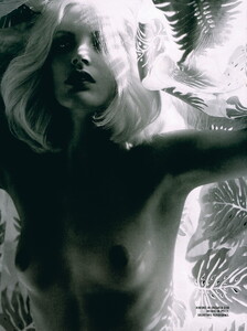 LeahDeWavrin-Flair-April2007-CamillaAkrans-09.jpg