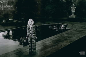 LeahDeWavrin-Flair-April2007-CamillaAkrans-11.jpg