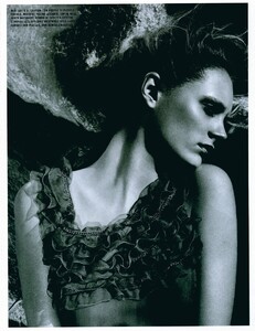 LeahDeWavrin_Flair_July2006_MauroMongiello_SofiaSanchez_05.jpg