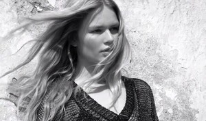 Mango_Commercial_Anna_Ewers.jpg