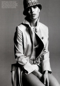 Meisel_Vogue_Italia_February_2005_03.thumb.png.e9dc962d4bba24f123d07b79c09ad7d7.png