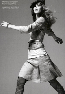 Meisel_Vogue_Italia_February_2005_05.thumb.png.33f1efb5a91fbd4f473758f3396205ee.png
