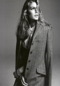 Meisel_Vogue_Italia_February_2005_15.thumb.png.5fb3136733877e99259efdcdf78e2410.png