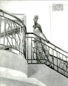 Meisel_Vogue_Italia_May_1991_05.thumb.jpg.36de560de6692d72c99491cfb13383cc.jpg