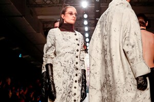 Miaoran-Men-Women-FW19-Milan-0868-1547397386.thumb.jpg.924136d0085f95042f42a28660cfb1a6.jpg