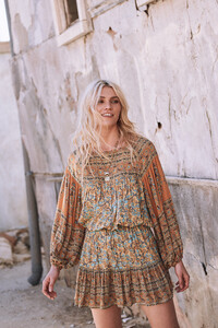 ROSA-Spell-The-Gypsy-Collective-May-18-Collection-Aline-Weber-shot-by-Graham-Dunn11.jpg