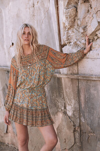 ROSA-Spell-The-Gypsy-Collective-May-18-Collection-Aline-Weber-shot-by-Graham-Dunn12.jpg