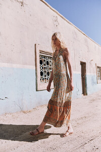 ROSA-Spell-The-Gypsy-Collective-May-18-Collection-Aline-Weber-shot-by-Graham-Dunn19.jpg
