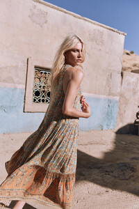ROSA-Spell-The-Gypsy-Collective-May-18-Collection-Aline-Weber-shot-by-Graham-Dunn23.jpg