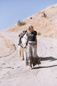 ROSA-Spell-The-Gypsy-Collective-May-18-Collection-Aline-Weber-shot-by-Graham-Dunn33.jpg