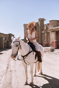 ROSA-Spell-The-Gypsy-Collective-May-18-Collection-Aline-Weber-shot-by-Graham-Dunn37.jpg