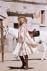 ROSA-Spell-The-Gypsy-Collective-May-18-Collection-Aline-Weber-shot-by-Graham-Dunn47.jpg