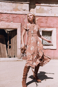 ROSA-Spell-The-Gypsy-Collective-May-18-Collection-Aline-Weber-shot-by-Graham-Dunn64.jpg