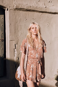 ROSA-Spell-The-Gypsy-Collective-May-18-Collection-Aline-Weber-shot-by-Graham-Dunn74.jpg