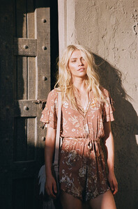 ROSA-Spell-The-Gypsy-Collective-May-18-Collection-Aline-Weber-shot-by-Graham-Dunn76.jpg