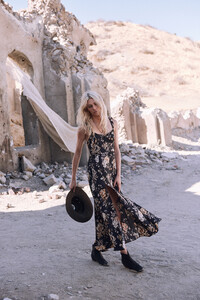 ROSA-Spell-The-Gypsy-Collective-May-18-Collection-Aline-Weber-shot-by-Graham-Dunn78.jpg