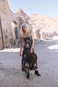 ROSA-Spell-The-Gypsy-Collective-May-18-Collection-Aline-Weber-shot-by-Graham-Dunn79.jpg