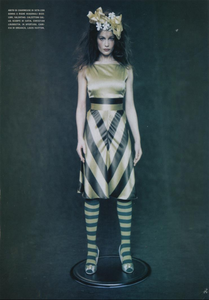 Roversi_Vogue_Italia_February_2005_04.thumb.png.b3deec200afc5116efc3c9875f143a55.png