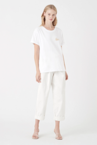 S33-19AJ1267-AJE_RIGBY_TEE-WHITE-GOLD-19764-Aje-0686.jpg