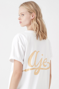 S33-19AJ1267-AJE_RIGBY_TEE-WHITE-GOLD-19764-Aje-0692.jpg