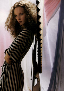 Slijper_Vogue_Italia_February_2005_18.thumb.png.020ca8f17eeb7192f804b1e6264e48e0.png