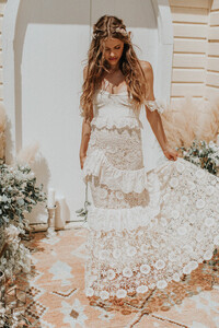 Spell-Bride-18-Isabell-Andreeva-by-Carly-Brown-Photography-bohemian-wedding-gowns-Byron-Bay-24-1.jpg