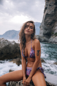 Spell-The-Gypsy-Collective-Between-Sea-Sky-Campaign-Photographer-Jamie-Green-of-Oh-So-Mellow-with-Mu-aers-and-Teddy-Jolie-in-Positano-Amalfi-Coast-Italy-1.thumb.jpg.292f7c3bd31ccbc1f45ea5ffffcb6952.jpg
