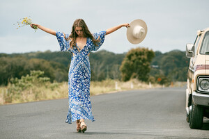 Spell-and-the-Gypsy-Collective-Festival-17-Collection-muse-Annalise-McLachlan-by-Ming-Nomgchong10.jpg