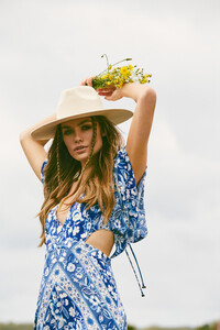 Spell-and-the-Gypsy-Collective-Festival-17-Collection-muse-Annalise-McLachlan-by-Ming-Nomgchong11.jpg