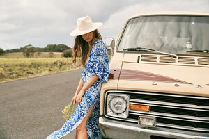 Spell-and-the-Gypsy-Collective-Festival-17-Collection-muse-Annalise-McLachlan-by-Ming-Nomgchong13.jpg
