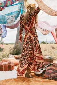 Spell-and-the-Gypsy-Collective-Festival-17-Collection-muse-Annalise-McLachlan-by-Ming-Nomgchong20.jpg