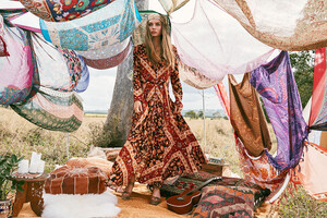 Spell-and-the-Gypsy-Collective-Festival-17-Collection-muse-Annalise-McLachlan-by-Ming-Nomgchong24.jpg