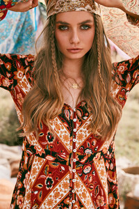 Spell-and-the-Gypsy-Collective-Festival-17-Collection-muse-Annalise-McLachlan-by-Ming-Nomgchong25.jpg