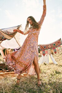 Spell-and-the-Gypsy-Collective-Festival-17-Collection-muse-Annalise-McLachlan-by-Ming-Nomgchong27.jpg