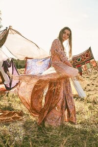 Spell-and-the-Gypsy-Collective-Festival-17-Collection-muse-Annalise-McLachlan-by-Ming-Nomgchong29.jpg