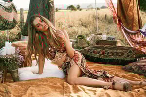 Spell-and-the-Gypsy-Collective-Festival-17-Collection-muse-Annalise-McLachlan-by-Ming-Nomgchong33.jpg