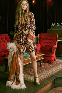 Spell-and-the-Gypsy-Collective-Festival-17-Collection-muse-Annalise-McLachlan-by-Ming-Nomgchong36.jpg