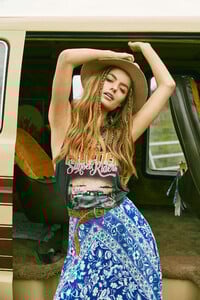 Spell-and-the-Gypsy-Collective-Festival-17-Collection-muse-Annalise-McLachlan-by-Ming-Nomgchong40.jpg