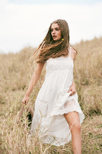 Spell-and-the-Gypsy-Collective-Festival-17-Collection-muse-Annalise-McLachlan-by-Ming-Nomgchong52.jpg