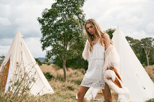 Spell-and-the-Gypsy-Collective-Festival-17-Collection-muse-Annalise-McLachlan-by-Ming-Nomgchong54.jpg