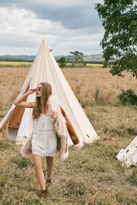 Spell-and-the-Gypsy-Collective-Festival-17-Collection-muse-Annalise-McLachlan-by-Ming-Nomgchong56.jpg