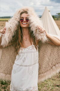 Spell-and-the-Gypsy-Collective-Festival-17-Collection-muse-Annalise-McLachlan-by-Ming-Nomgchong57.jpg