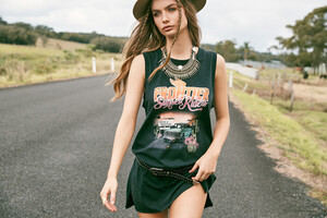Spell-and-the-Gypsy-Collective-Festival-17-Collection-muse-Annalise-McLachlan-by-Ming-Nomgchong61.jpg