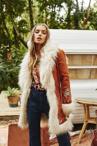 Spell-and-the-Gypsy-Collective-Festival-17-Collection-muse-Annalise-McLachlan-by-Ming-Nomgchong66.jpg