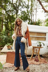 Spell-and-the-Gypsy-Collective-Festival-17-Collection-muse-Annalise-McLachlan-by-Ming-Nomgchong67.jpg