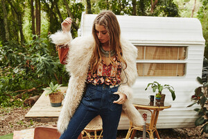 Spell-and-the-Gypsy-Collective-Festival-17-Collection-muse-Annalise-McLachlan-by-Ming-Nomgchong68.jpg