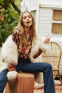 Spell-and-the-Gypsy-Collective-Festival-17-Collection-muse-Annalise-McLachlan-by-Ming-Nomgchong70.jpg