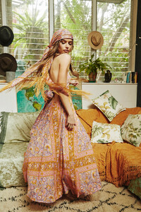 Spell-and-the-Gypsy-Collective-Festival-17-Collection-muse-Annalise-McLachlan-by-Ming-Nomgchong88.jpg